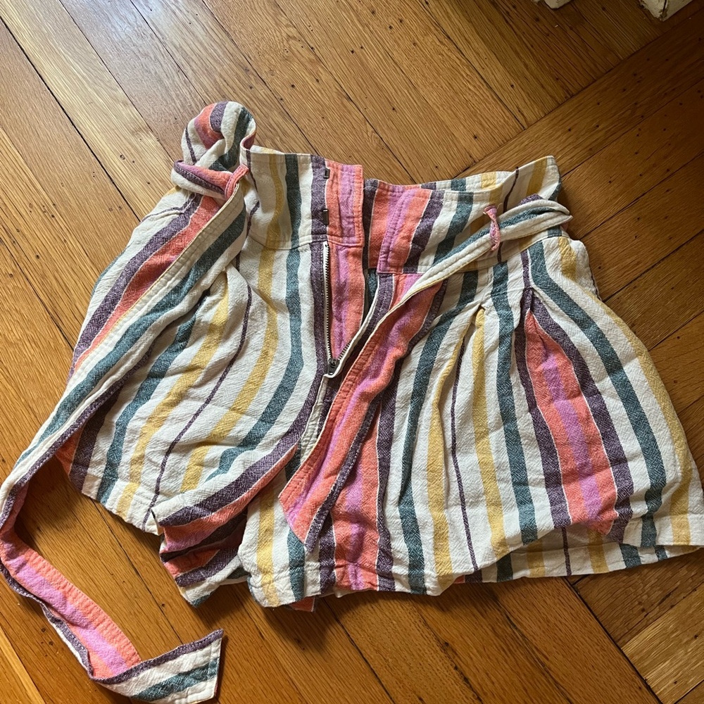 CUTE Flowy linen shorts from BP